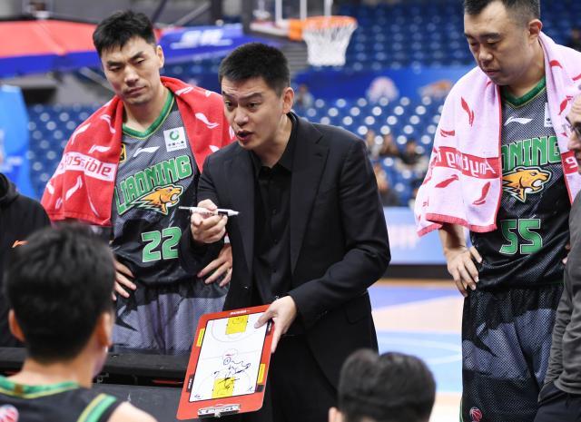 OD体育官方-大外不到位卫冕冠军内线吃紧！张镇麟归来火线驰援