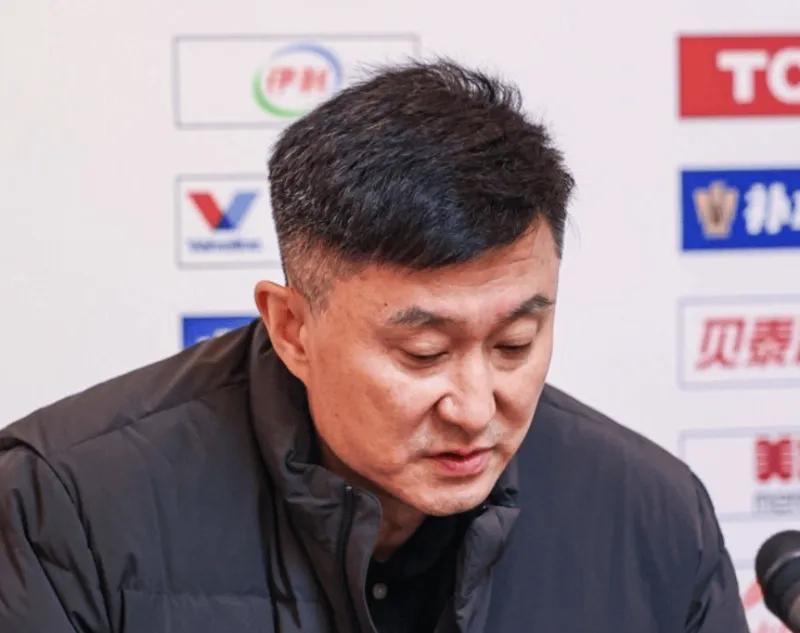 OD体育-溃败上海发布会!杜锋直指攻守问题从自身找原因,萨姆纳强调太松