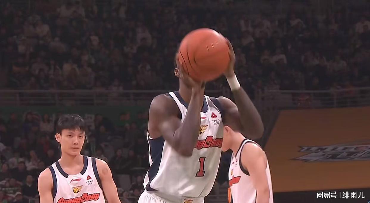 OD体育-取代杜锋？CBA最强主教练示好广东队，朱芳雨敲定“换帅”人选